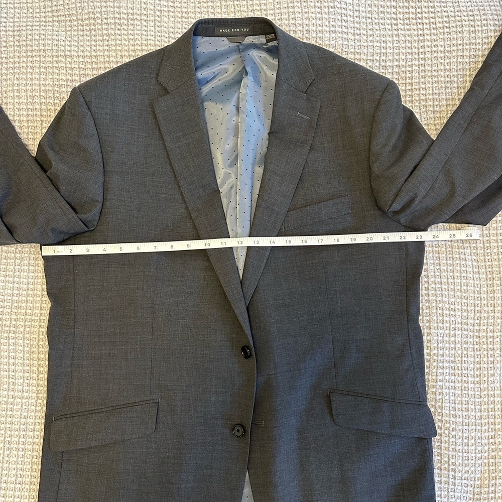 Men's 2 Piece Gray Suit 46L, pants 40x30